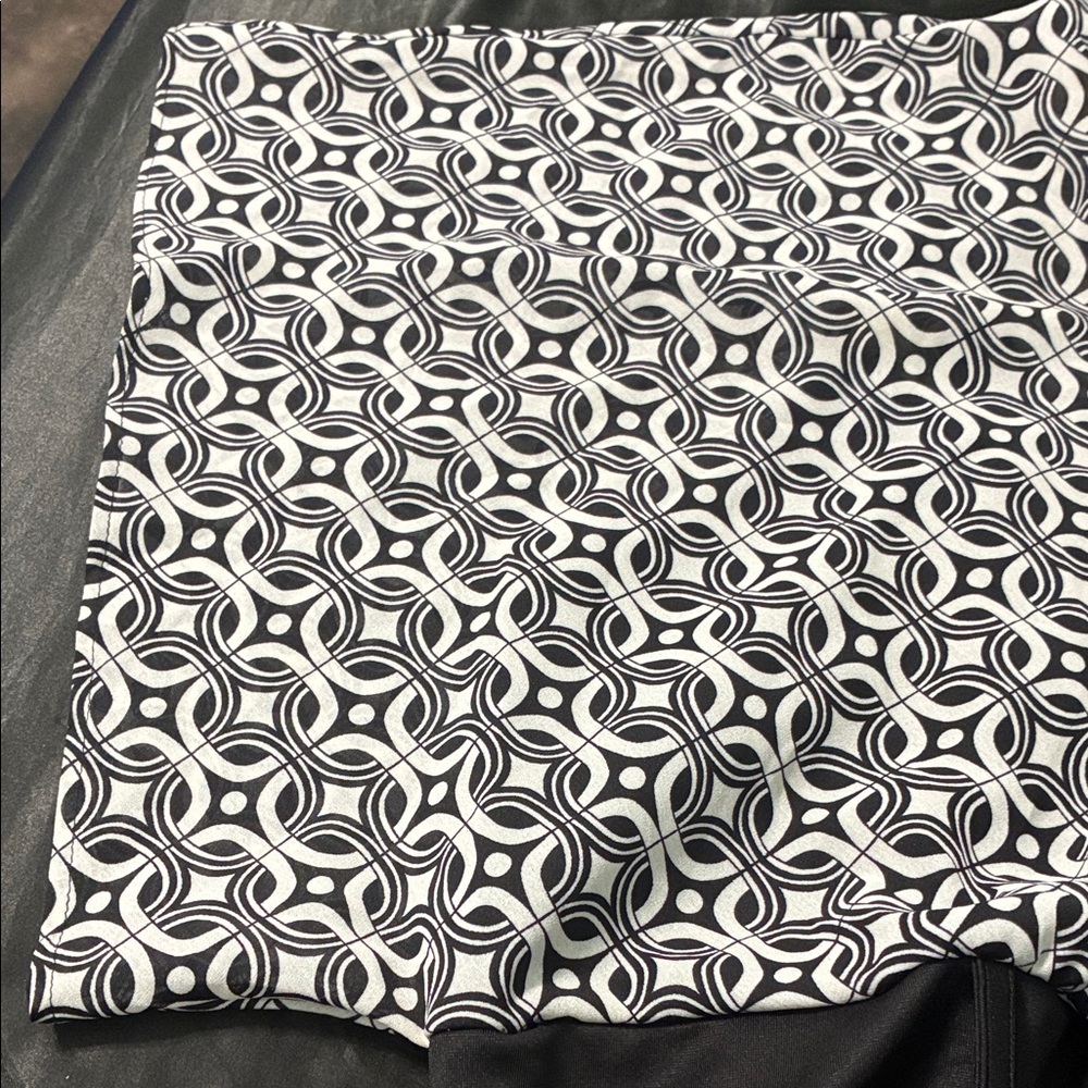Dressbarn Black and White Geometric Dress - Picture 5 of 8
